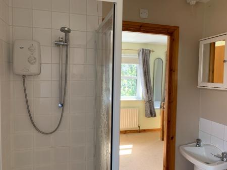 4 bedroom Town house to let in Ardenlee Park, Belfast, BT6