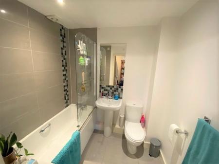 2 bedroom Apartment to let in Upper Lisburn Road, Belfast, BT10