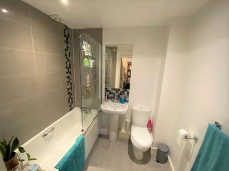 2 bedroom Apartment to let in Upper Lisburn Road, Belfast, BT10