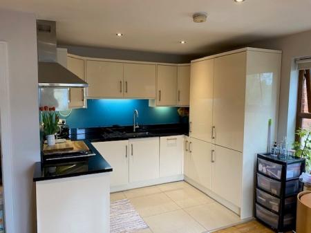 2 bedroom Apartment to let in Upper Lisburn Road, Belfast, BT10