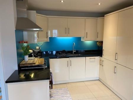 2 bedroom Apartment to let in Upper Lisburn Road, Belfast, BT10