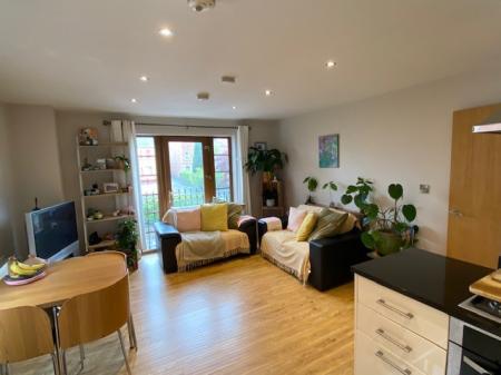 2 bedroom Apartment to let in Upper Lisburn Road, Belfast, BT10