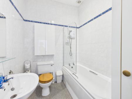 2 bedroom Apartment to let in Rossmore Apartments, Ormeau Road, Belfast, BT7