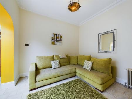 6 bedroom Detached house to let in Upper Newtownards Road, Belfast, BT4