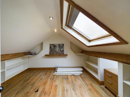 6 bedroom Detached house to let in Upper Newtownards Road, Belfast, BT4
