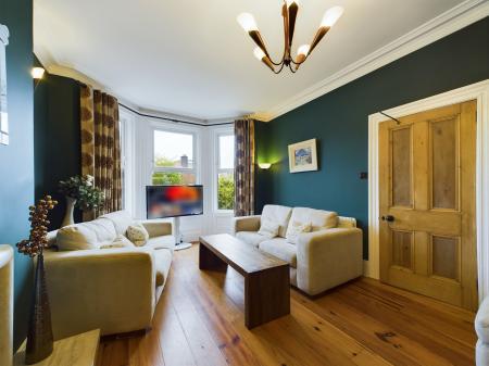 6 bedroom Detached house to let in Upper Newtownards Road, Belfast, BT4