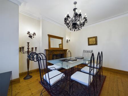 6 bedroom Detached house to let in Upper Newtownards Road, Belfast, BT4