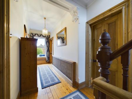 6 bedroom Detached house to let in Upper Newtownards Road, Belfast, BT4