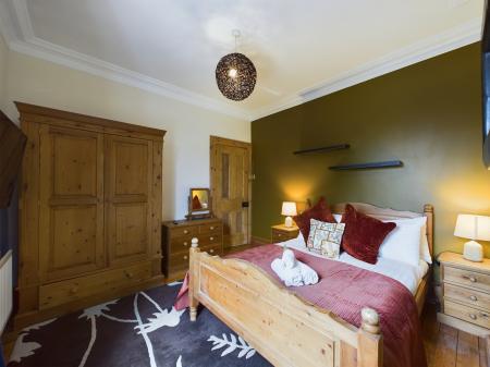 6 bedroom Detached house to let in Upper Newtownards Road, Belfast, BT4