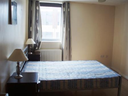 1 bedroom Flat to let in 107 Castle Street, Belfast, BT1