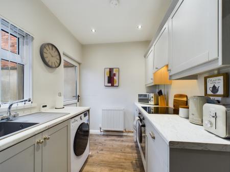 2 bedroom Terraced House to let in Hamil Street, Belfast, BT12