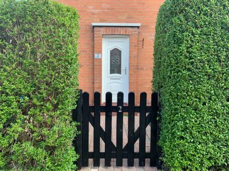 3 bedroom Semi-detached house to let in Chesham Gardens, Belfast, BT6