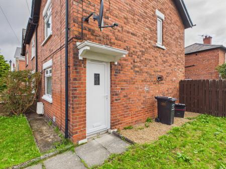 2 bedroom Terraced House to let in Northbrook Gardens, Belfast, BT9