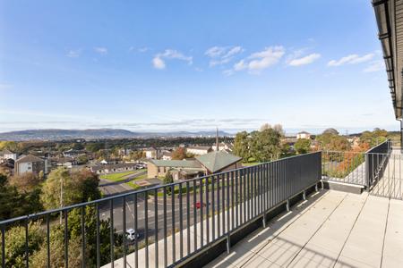 2 bedroom Flat to let in Newtownbreda Road, Belfast, BT8