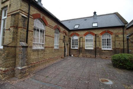 Claremont Court, Biggleswade, SG18