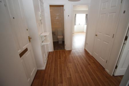 2 bedroom Flat to let in Honeysuckle Close, Biggleswade, SG18
