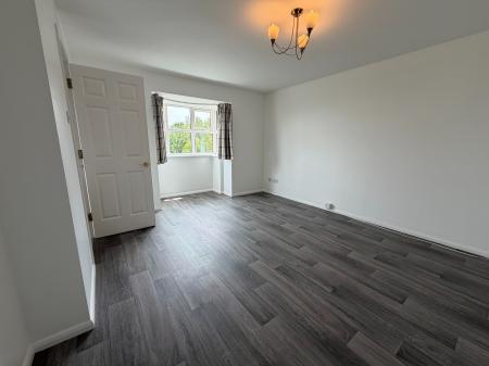 2 bedroom Flat to let in Honeysuckle Close, Biggleswade, SG18