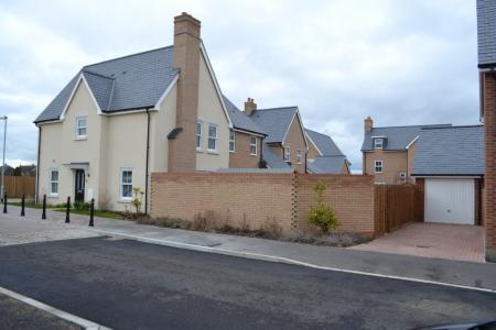 4 bedroom Semi-detached house to let in Sherrington Grove, Biggleswade, SG18