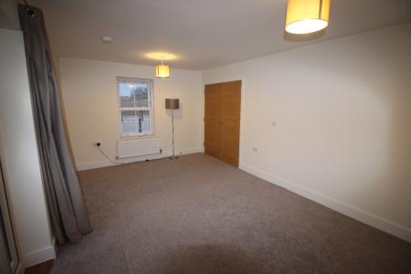 4 bedroom Semi-detached house to let in Sherrington Grove, Biggleswade, SG18
