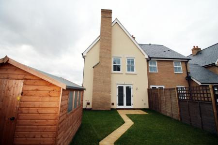 4 bedroom Semi-detached house to let in Sherrington Grove, Biggleswade, SG18