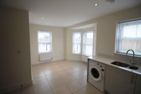 4 bedroom Semi-detached house to let in Sherrington Grove, Biggleswade, SG18