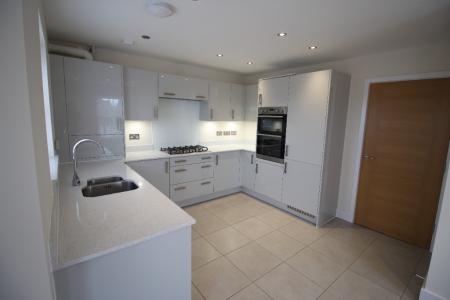 4 bedroom Semi-detached house to let in Sherrington Grove, Biggleswade, SG18