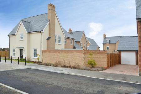 4 bedroom Semi-detached house to let in Sherrington Grove, Biggleswade, SG18
