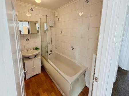2 bedroom Flat to let in Western Way, Sandy, SG19