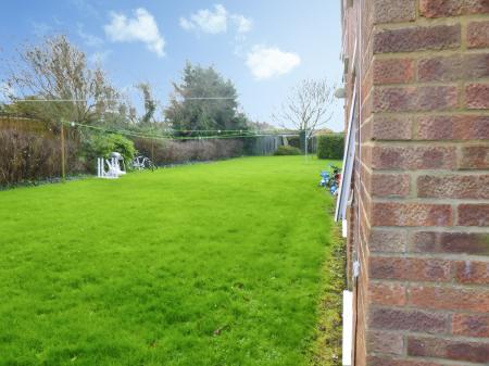 2 bedroom Flat to let in Western Way, Sandy, SG19