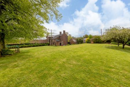 4 bedroom Detached house to let in Main Street, Wartnaby, LE14