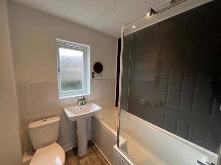 2 bedroom Town house to let in Woodpecker Close, Bingham, NG13
