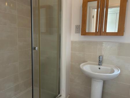 5 bedroom Detached house to let in Meteor Close, Newton, NG13