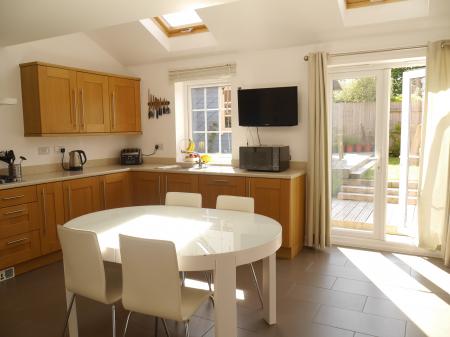 5 bedroom Detached house to let in Meteor Close, Newton, NG13