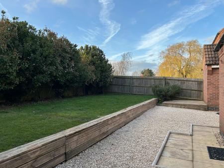 5 bedroom Detached house to let in Meteor Close, Newton, NG13