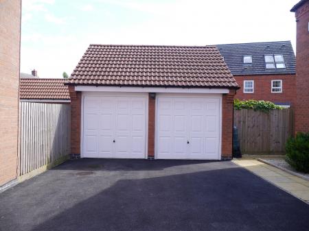 5 bedroom Detached house to let in Meteor Close, Newton, NG13