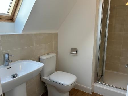 5 bedroom Detached house to let in Meteor Close, Newton, NG13