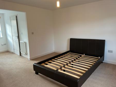 5 bedroom Detached house to let in Meteor Close, Newton, NG13