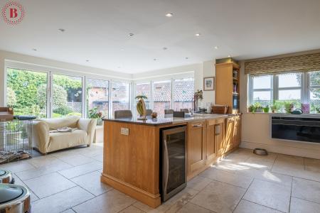 5 bedroom Detached house for sale in Windmerpool Lane, Willoughby On-The-Wolds, LE12