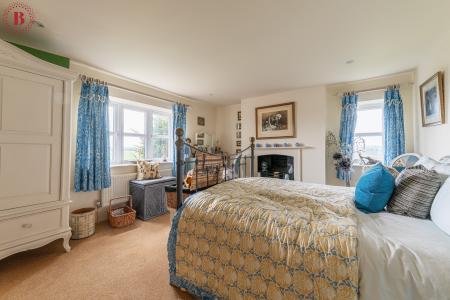 5 bedroom Detached house for sale in Windmerpool Lane, Willoughby On-The-Wolds, LE12