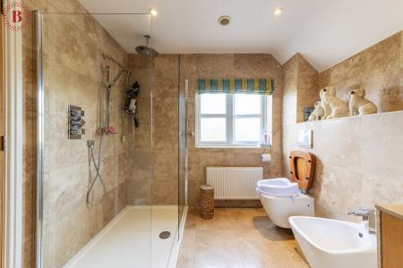 5 bedroom Detached house for sale in Windmerpool Lane, Willoughby On-The-Wolds, LE12