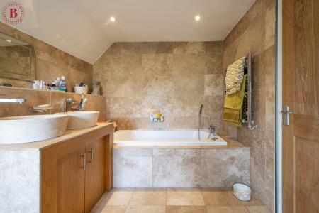 5 bedroom Detached house for sale in Windmerpool Lane, Willoughby On-The-Wolds, LE12