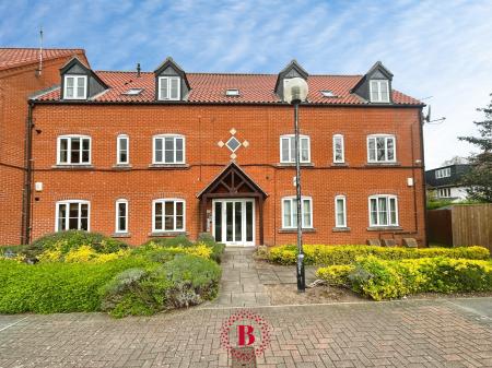 Long Acre, Bingham, NG13