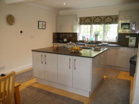 4 bedroom Semi-detached house to let in Lambley Road, Lowdham, NG14