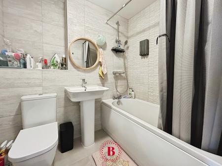 4 bedroom Detached house for sale in Burrows Drive, Bingham, NG13