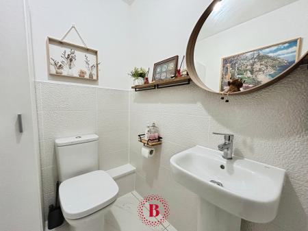 4 bedroom Detached house for sale in Burrows Drive, Bingham, NG13