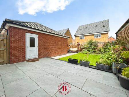 4 bedroom Detached house for sale in Burrows Drive, Bingham, NG13