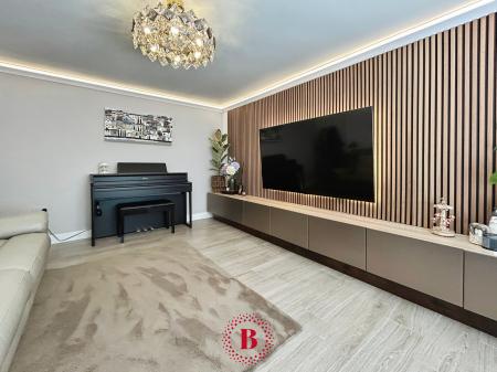 4 bedroom Detached house for sale in Burrows Drive, Bingham, NG13