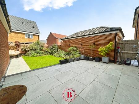 4 bedroom Detached house for sale in Burrows Drive, Bingham, NG13