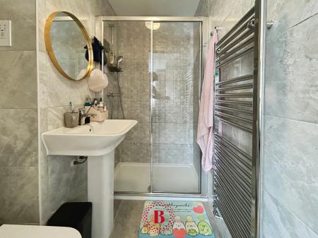 4 bedroom Detached house for sale in Burrows Drive, Bingham, NG13