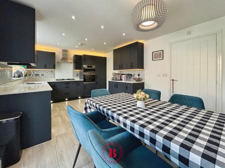4 bedroom Detached house for sale in Burrows Drive, Bingham, NG13